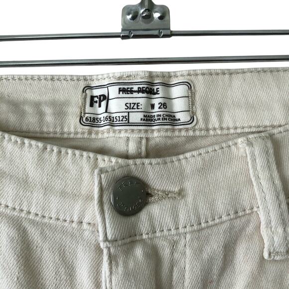 Free People Great Heights Jeans Distressed Fringe Frayed Hem White Ivory Size 26 - Picture 5 of 8